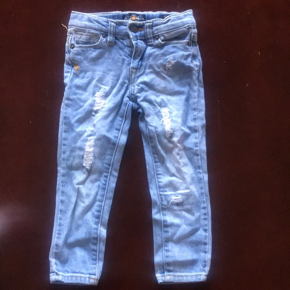 Distressed denim jegging